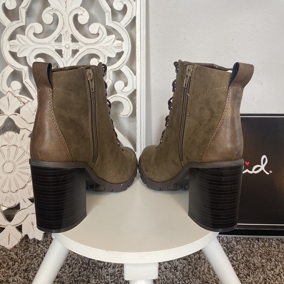 LACE-UP HIKER BOOTIE with 3.5 inch heel - KHAKI OIL COLOR BRAND BRW IN BOX! - Picture 7 of 14